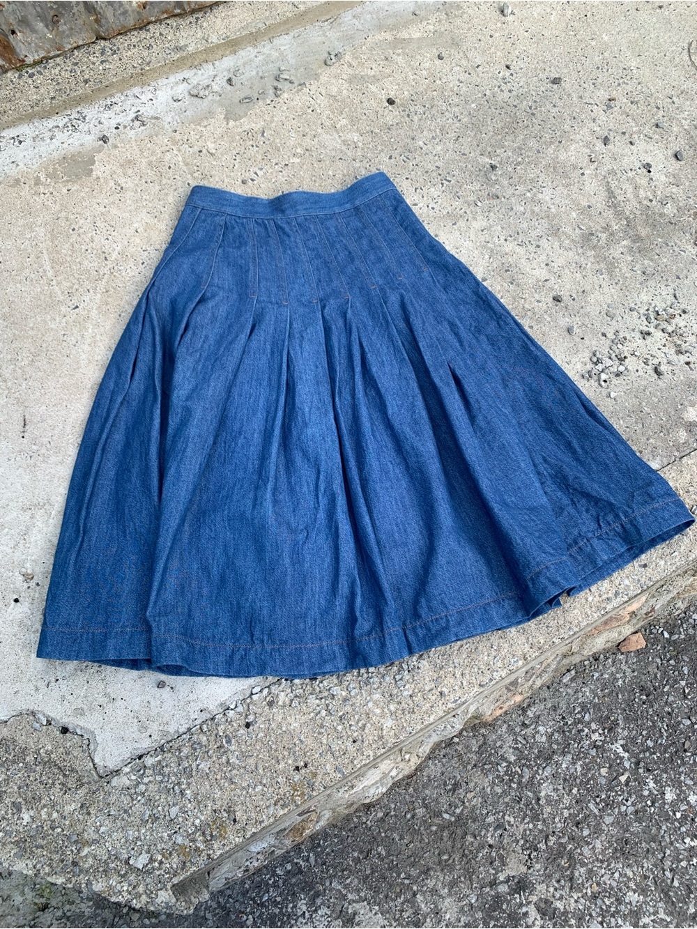 Babaton Blue Denim Pleated Midi Skirt Size 0 Y2K Aesthetic